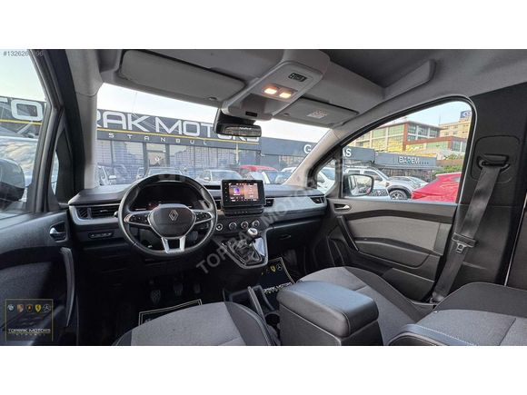 TOPRAK MOTORS İSTANBUL'DAN 2024 RENAULT KANGOO HATASIZ BOYASIZ