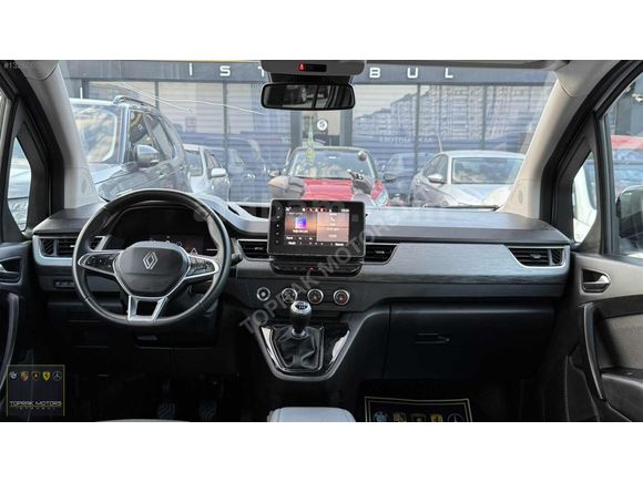 TOPRAK MOTORS İSTANBUL'DAN 2024 RENAULT KANGOO HATASIZ BOYASIZ