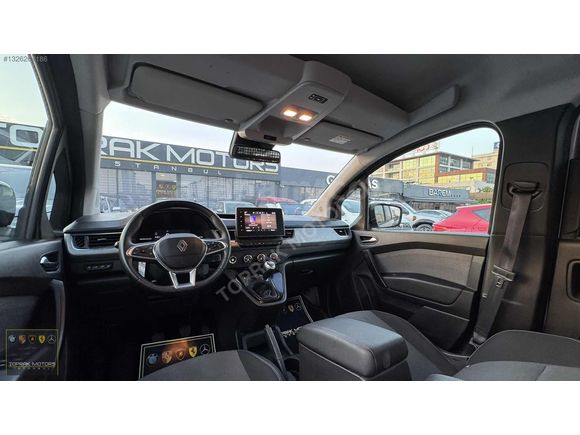 TOPRAK MOTORS İSTANBUL'DAN 2024 RENAULT KANGOO HATASIZ BOYASIZ