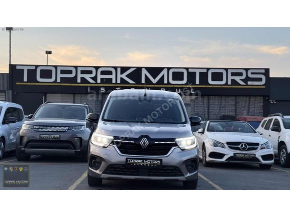 TOPRAK MOTORS İSTANBUL'DAN 2024 RENAULT KANGOO HATASIZ BOYASIZ