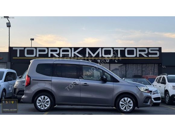 TOPRAK MOTORS İSTANBUL'DAN 2024 RENAULT KANGOO HATASIZ BOYASIZ