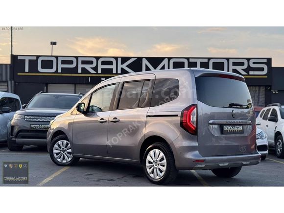 TOPRAK MOTORS İSTANBUL'DAN 2024 RENAULT KANGOO HATASIZ BOYASIZ