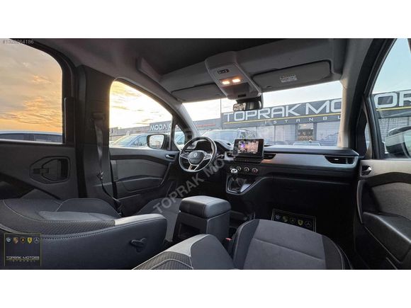 TOPRAK MOTORS İSTANBUL'DAN 2024 RENAULT KANGOO HATASIZ BOYASIZ