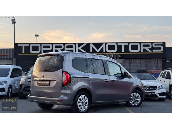TOPRAK MOTORS İSTANBUL'DAN 2024 RENAULT KANGOO HATASIZ BOYASIZ