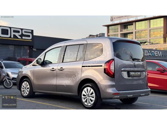 TOPRAK MOTORS İSTANBUL'DAN 2024 RENAULT KANGOO HATASIZ BOYASIZ