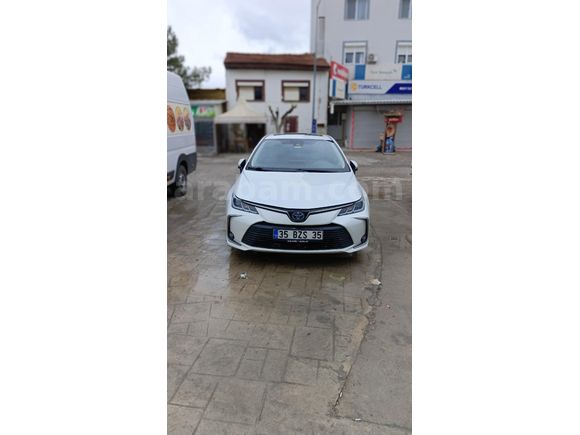 Sahibinden Toyota Corolla 1.8 Hybrid Flame X-Pack 2022 Model