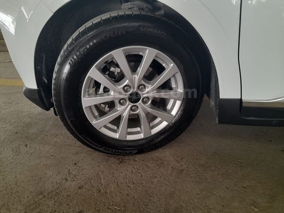 İLK SAHİBİNDEN 2024 MODEL 1.5DİZEL 5430 KM TİTANİUM COURİER