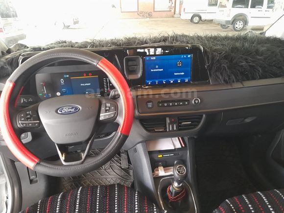 İLK SAHİBİNDEN 2024 MODEL 1.5DİZEL 5430 KM TİTANİUM COURİER