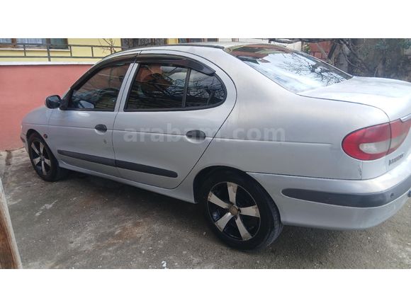 Sahibinden Renault Megane 1.6 16valf2000 Model