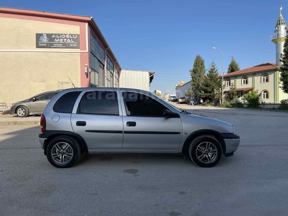 Sahibinden Opel Corsa 1.2 Swing 2000 Model  278.000 km Gri