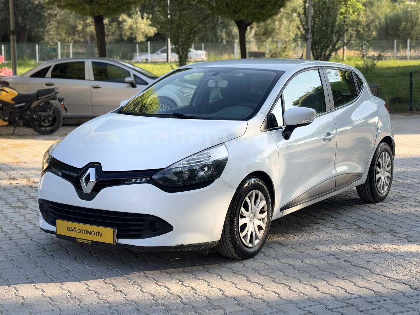 Galeriden Renault Clio 1.5 dCi Joy 2013 Model Sivas 175.000 km Beyaz 3