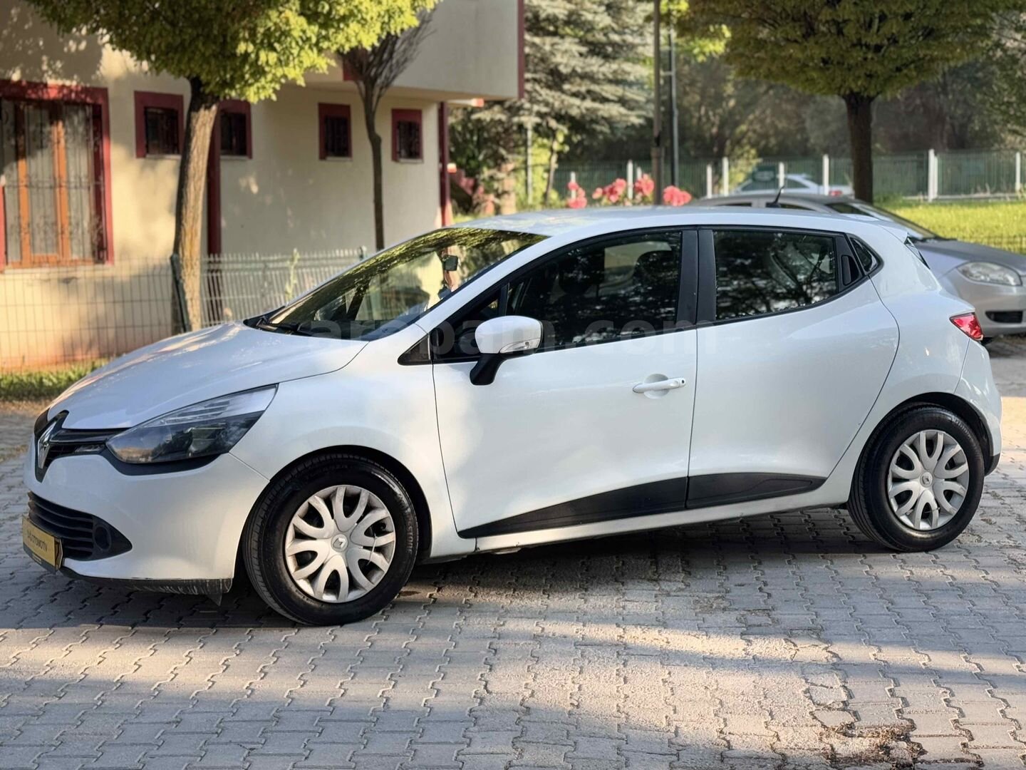 Galeriden Renault Clio 1.5 dCi Joy 2013 Model Sivas 175.000 km Beyaz 4