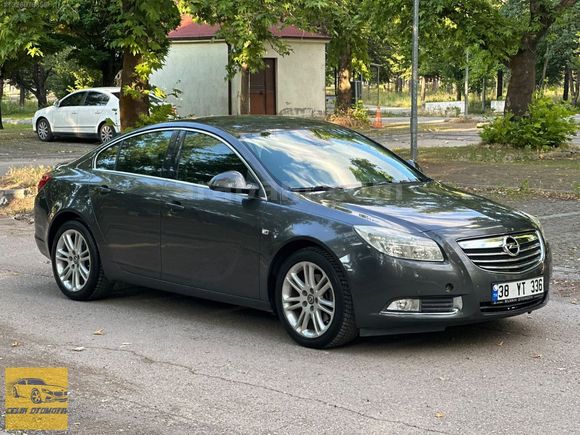 Biniciden Konsinye Harika Durumda İnsigna 1.6 Turbo COSMO