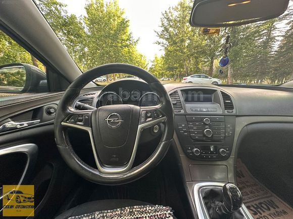 Biniciden Konsinye Harika Durumda İnsigna 1.6 Turbo COSMO