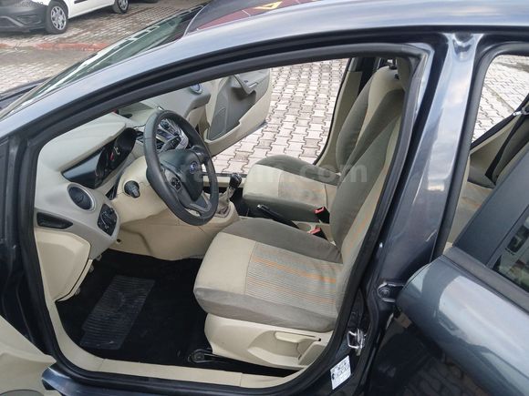 Bakımlı görülmeye değer otomobil