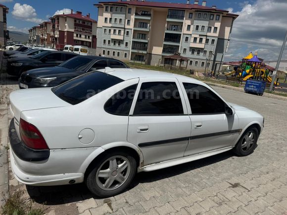 Sahibinden Opel Vectra 2.0 CDX 1996 Model