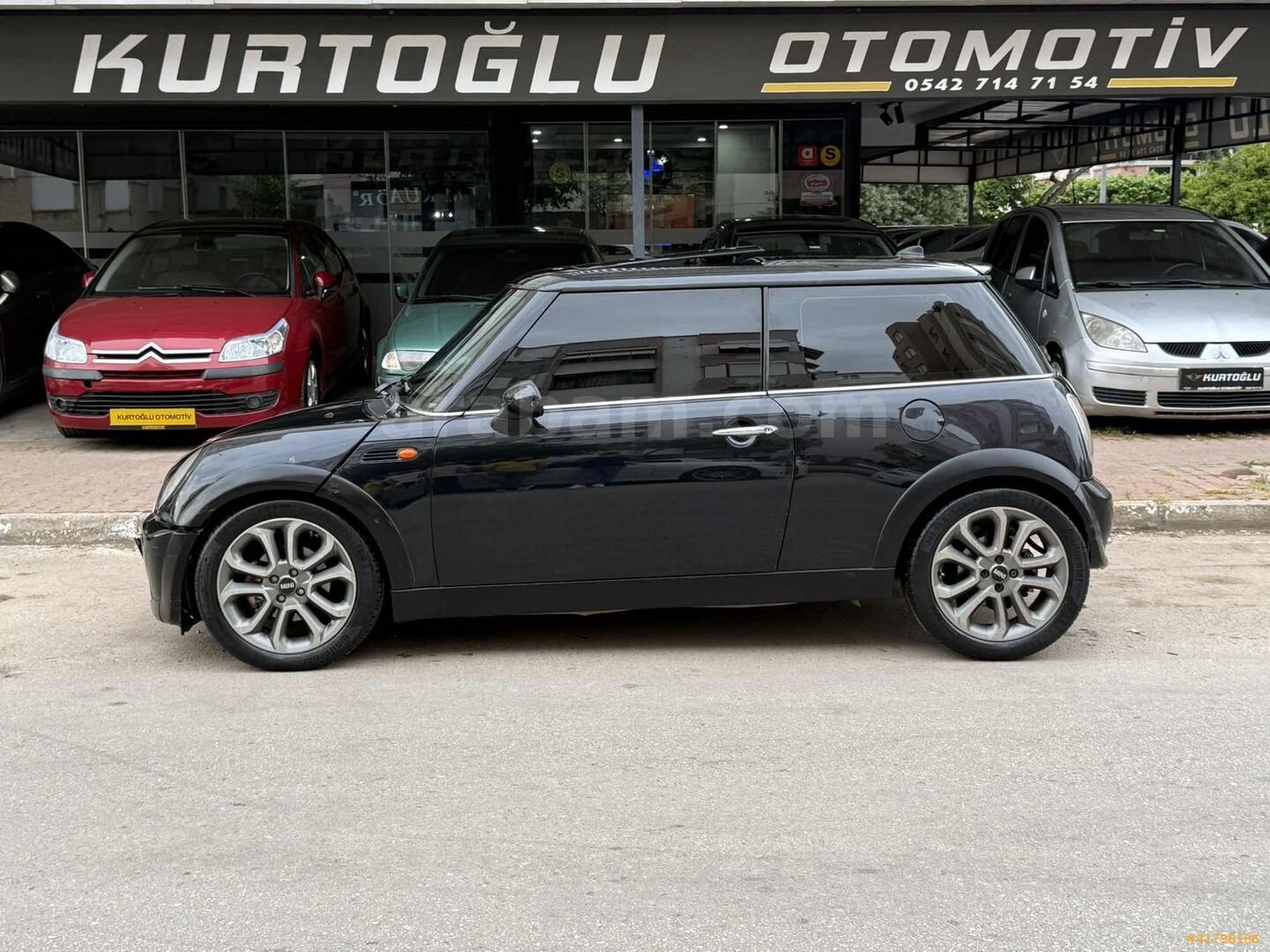 Galeriden Mini Cooper 1.6 Türkiye Paketi 2006 Model Antalya 240.000 km Siyah 1
