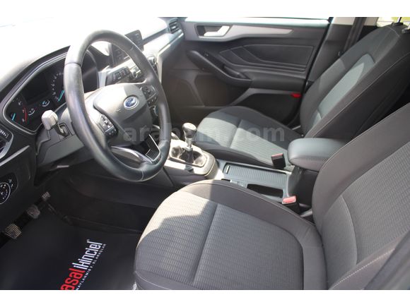 Ford  Focus 1.5 TREND X 