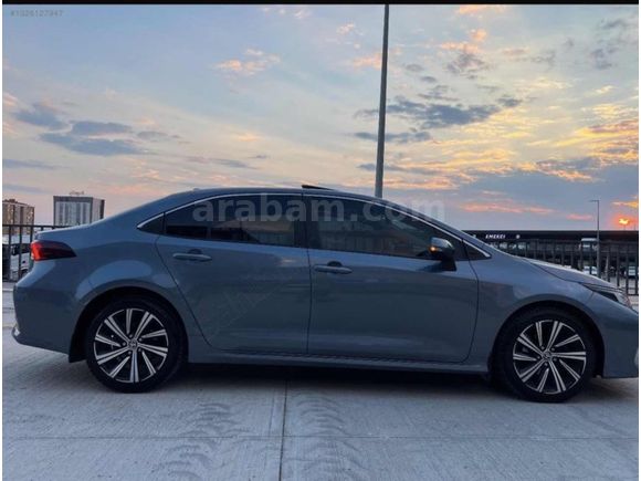 2022 COROLLA 1.5 FLAME X-PACK MULTIDRIVE S 46 BİN KM SUNROOF