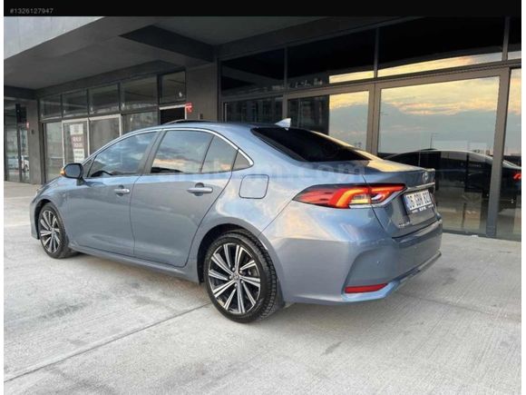 2022 COROLLA 1.5 FLAME X-PACK MULTIDRIVE S 46 BİN KM SUNROOF