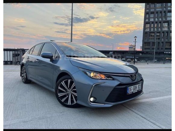 2022 COROLLA 1.5 FLAME X-PACK MULTIDRIVE S 46 BİN KM SUNROOF