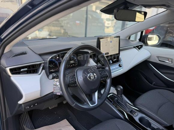2023 MODEL TOYOTA COROLA 36 BİN KM DE EN FULU SUNROOFLU