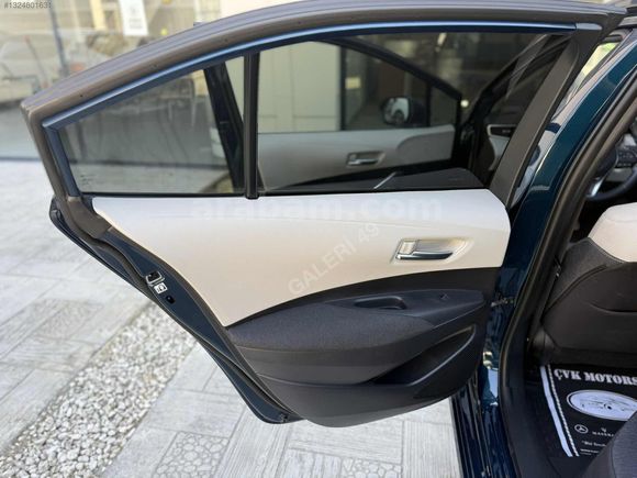 2023 MODEL TOYOTA COROLA 36 BİN KM DE EN FULU SUNROOFLU