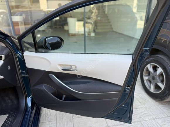 2023 MODEL TOYOTA COROLA 36 BİN KM DE EN FULU SUNROOFLU