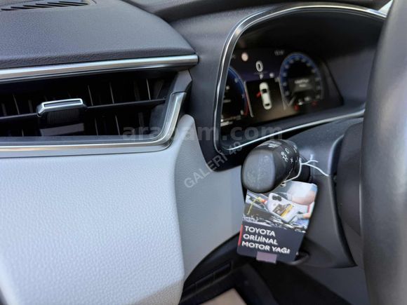 2023 MODEL TOYOTA COROLA 36 BİN KM DE EN FULU SUNROOFLU
