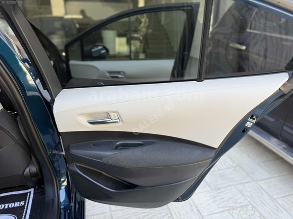 2023 MODEL TOYOTA COROLA 36 BİN KM DE EN FULU SUNROOFLU