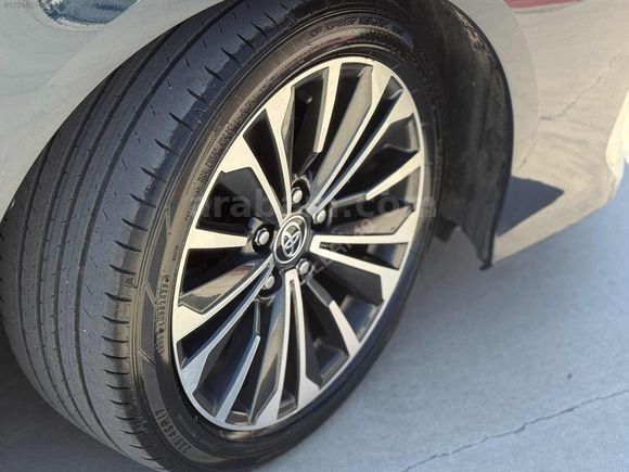 2023 MODEL TOYOTA COROLA 36 BİN KM DE EN FULU SUNROOFLU