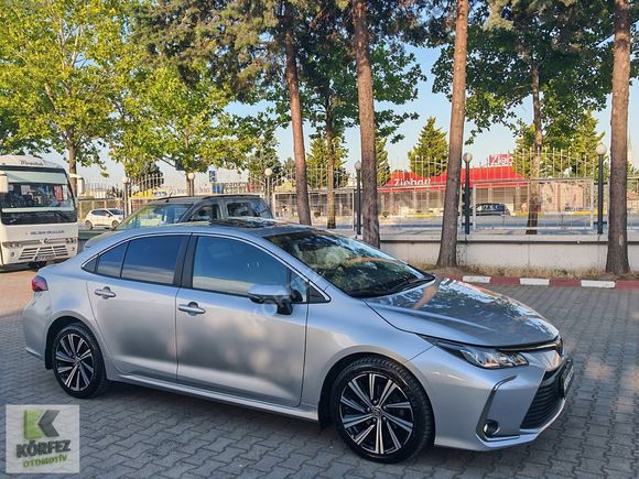 2022 Corolla 1.5 Flame-X-Pack - 48,000 Km'de-Servis Bakımlı