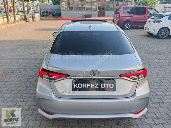 2022 Corolla 1.5 Flame-X-Pack - 48,000 Km'de-Servis Bakımlı