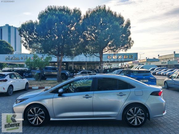 2022 Corolla 1.5 Flame-X-Pack - 48,000 Km'de-Servis Bakımlı