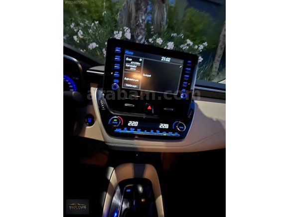 -64 KM DE 2022 MODEL TOYOTA COROLLA SERVİS BAKIMLI SANRUFLU