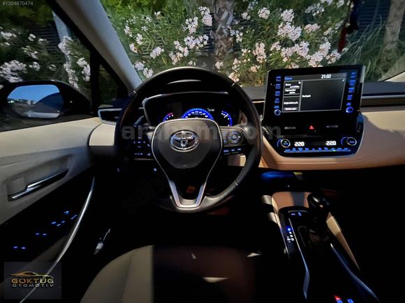 -64 KM DE 2022 MODEL TOYOTA COROLLA SERVİS BAKIMLI SANRUFLU
