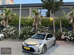 -64 KM DE 2022 MODEL TOYOTA COROLLA SERVİS BAKIMLI SANRUFLU