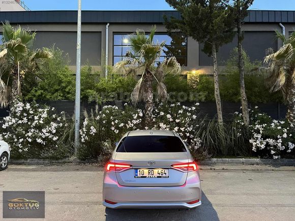 -64 KM DE 2022 MODEL TOYOTA COROLLA SERVİS BAKIMLI SANRUFLU