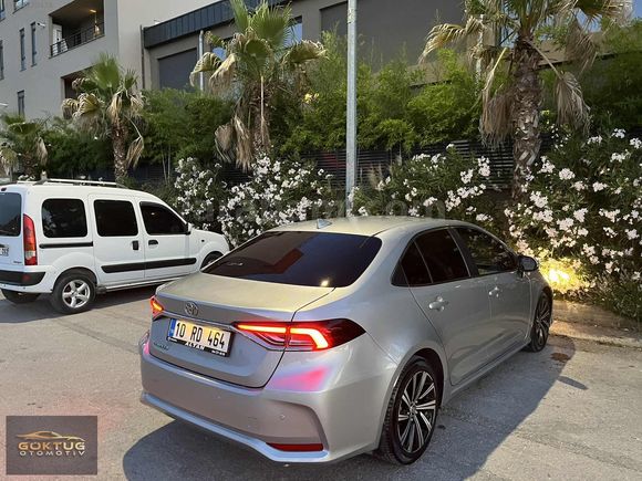 -64 KM DE 2022 MODEL TOYOTA COROLLA SERVİS BAKIMLI SANRUFLU