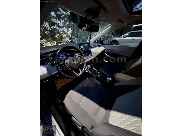 -64 KM DE 2022 MODEL TOYOTA COROLLA SERVİS BAKIMLI SANRUFLU
