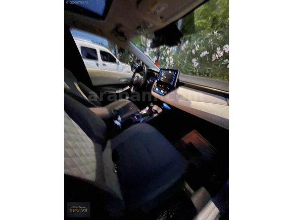 -64 KM DE 2022 MODEL TOYOTA COROLLA SERVİS BAKIMLI SANRUFLU