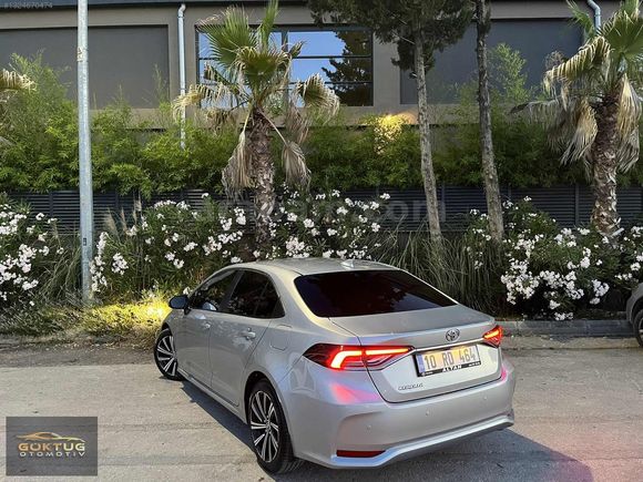 -64 KM DE 2022 MODEL TOYOTA COROLLA SERVİS BAKIMLI SANRUFLU