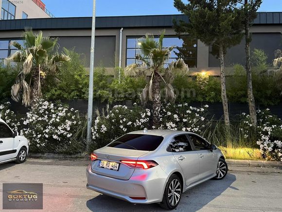 -64 KM DE 2022 MODEL TOYOTA COROLLA SERVİS BAKIMLI SANRUFLU