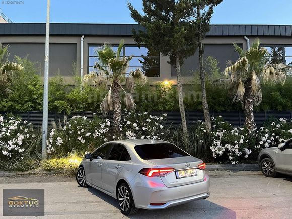 -64 KM DE 2022 MODEL TOYOTA COROLLA SERVİS BAKIMLI SANRUFLU