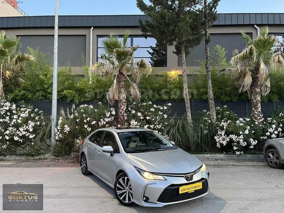 -64 KM DE 2022 MODEL TOYOTA COROLLA SERVİS BAKIMLI SANRUFLU