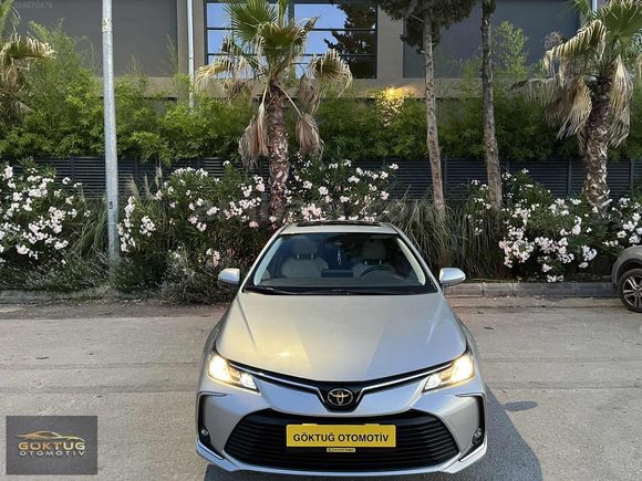 -64 KM DE 2022 MODEL TOYOTA COROLLA SERVİS BAKIMLI SANRUFLU