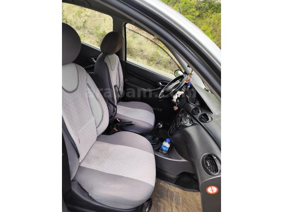 Sahibinden Ford Focus 1.6 Ghia 2004 Model