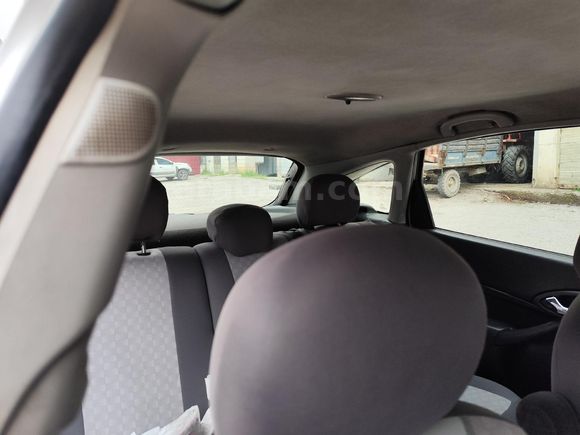Sahibinden Ford Focus 1.6 Ghia 2004 Model