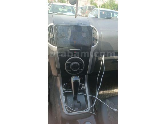 Sahibinden Isuzu D-Max 2.5 4x4 V-Cross 2012 Model