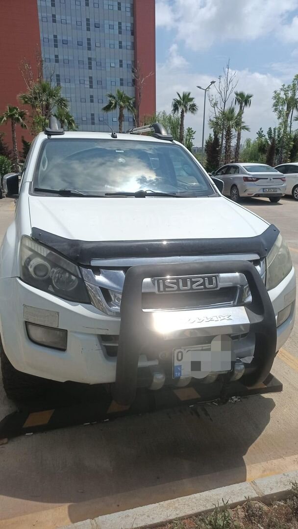 Sahibinden Isuzu D-Max 2.5 4x4 V-Cross 2012 Model 1